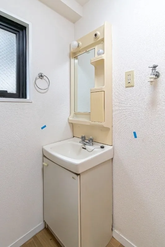 Poseidon Patio - Interior - ["Wall", "Plumbing fixture", "Flooring"]