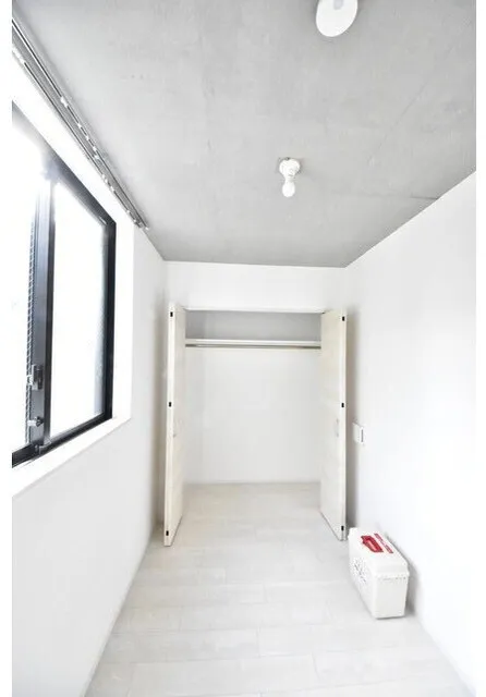 MAISON DE S - Interior - ["Wall", "Ceiling", "Flooring"]