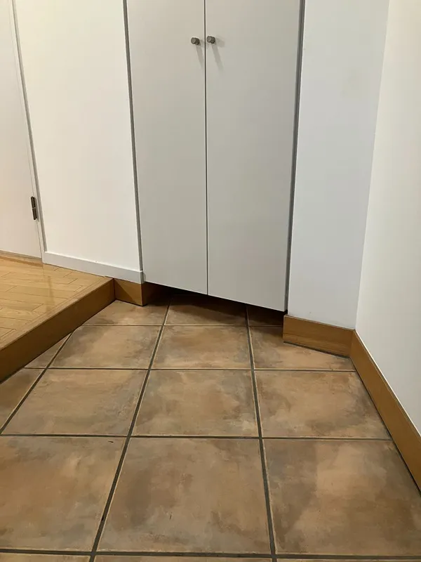 Latiera Yutenji - Interior - ["Cabinetry", "Tile flooring", "Wood"]