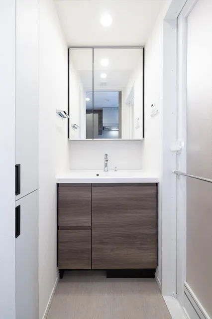 Park Axis Shinjuku Nishiochiai - Interior - ["Flooring", "Bathroom cabinet", "Interior design"]