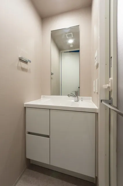 El Sereno Yokohama - Interior - ["Plumbing fixture", "Flooring", "Bathroom cabinet"]