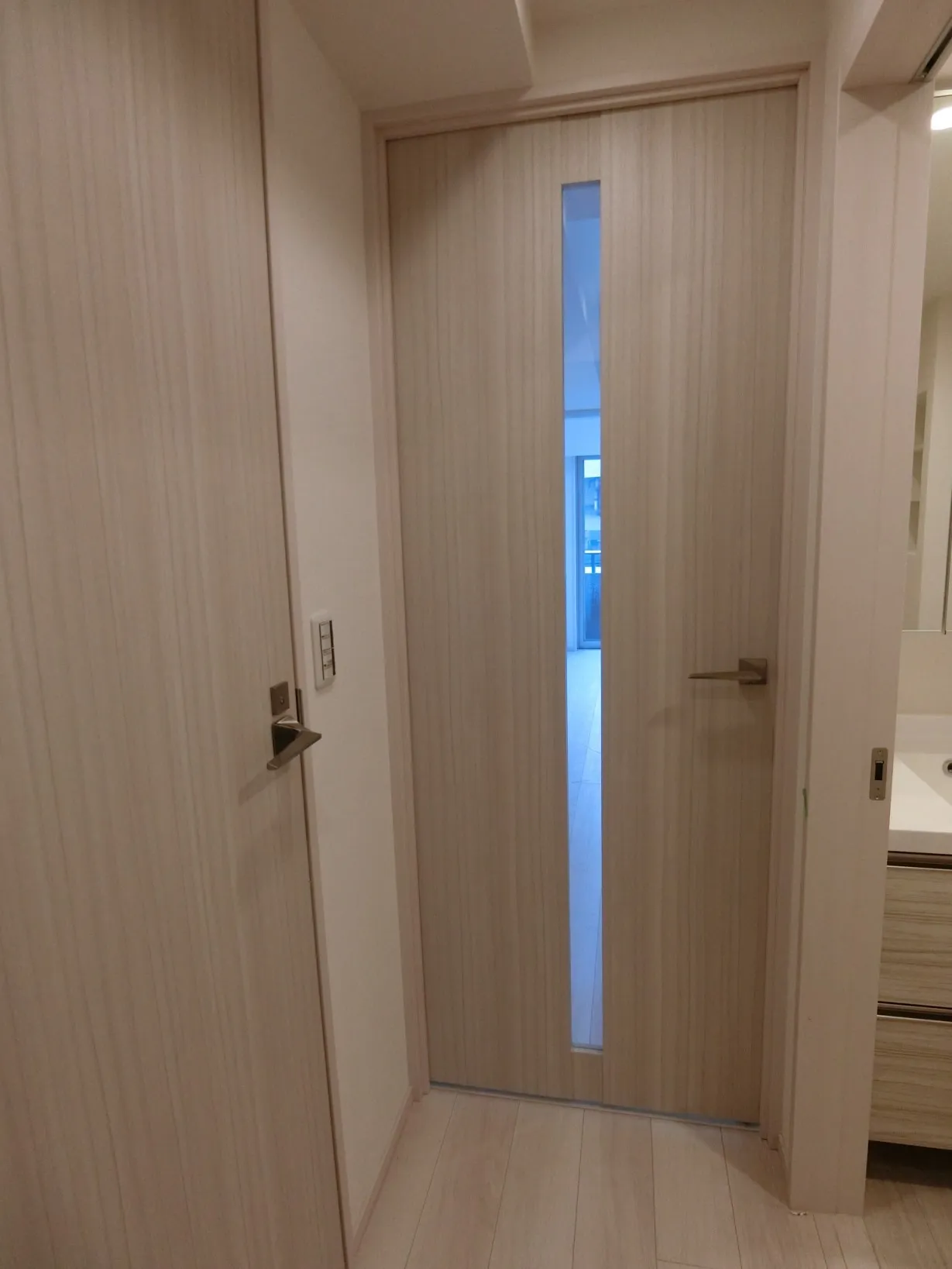 Le Fon Blanche Shinagawa Minamioi - Interior - ["Building", "Door", "Handle"]