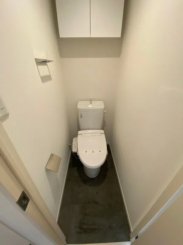 Struth Plus Nishinippori - Interior - ["Toilet seat", "Toilet", "Flooring"]