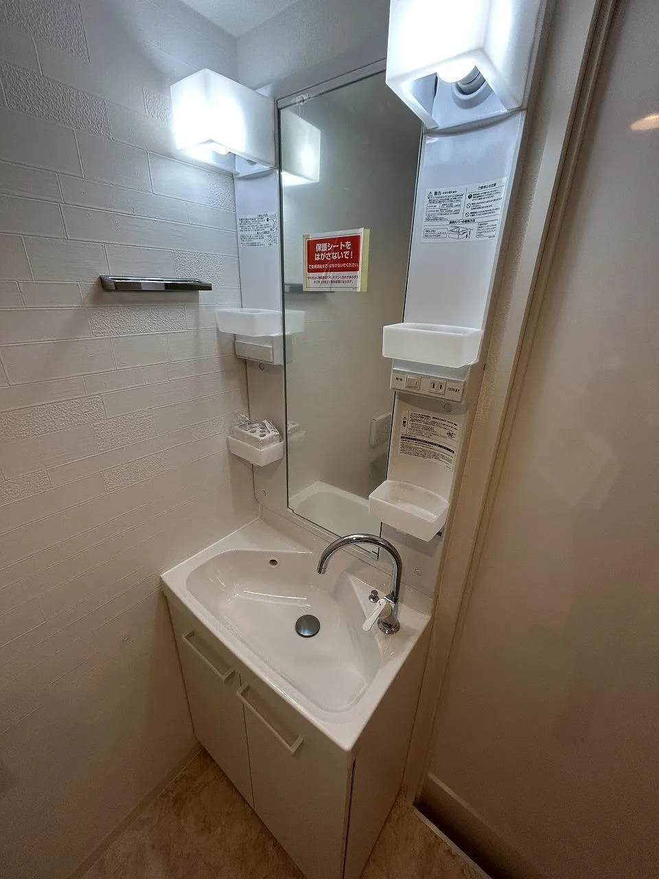 LiveFlat Sendagi - Interior - ["Sink", "Plumbing fixture", "Bathroom sink"]