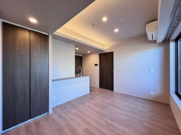Brillia Ist Oimachi - Interior - ["Ceiling", "Flooring", "Floor"]