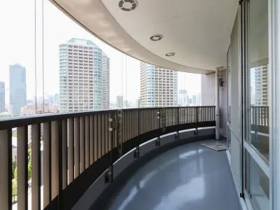 River City 21 East Towers II - Interior - ["Building", "Sky", "Window"]