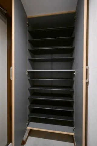 CENTRAL GARDEN RESIDENCE TOKYO - Interior - ["Wood", "Shelving", "Shelf"]