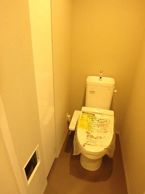 Le Fon Blanche Shinagawa Minamioi - Interior - ["Toilet seat", "Toilet", "Plumbing fixture"]