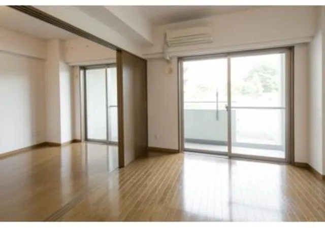 Green House Takamatsu - Interior - ["Apartment", "Wood flooring", "Tile Flooring"]