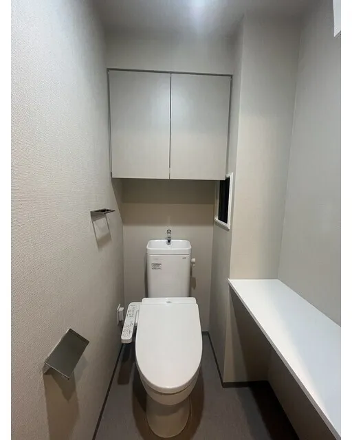 Comforia Liv Hatchobori - Interior - ["Toilet seat", "Toilet", "Plumbing fixture"]