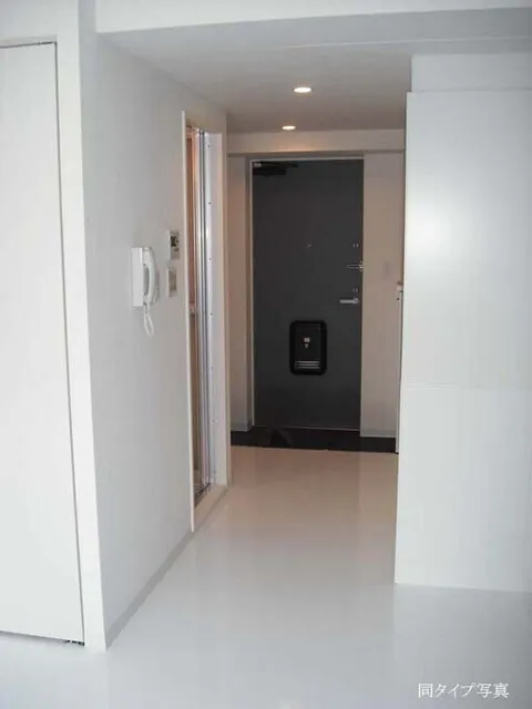 Comforia Higashinakano - Interior - ["Flooring", "Floor", "Door"]