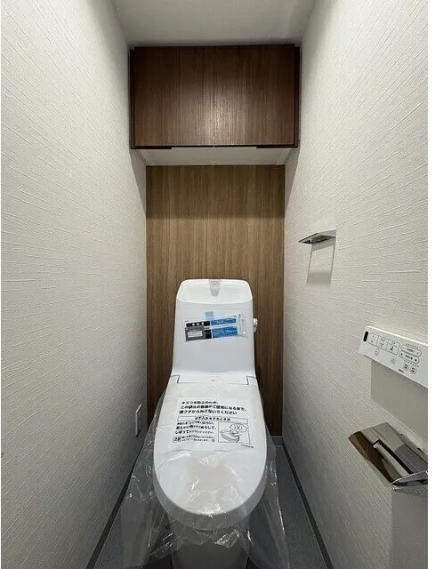 Comfortia Liv Bunkyo Sendagi - Interior - ["Toilet seat", "Toilet", "Flooring"]