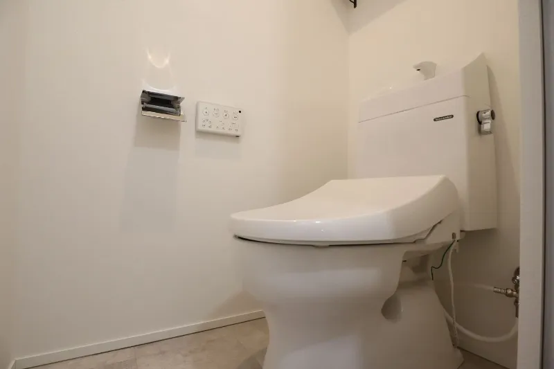 Atrio Flats Oshima - Interior - ["Toilet seat", "Toilet", "Plumbing fixture"]