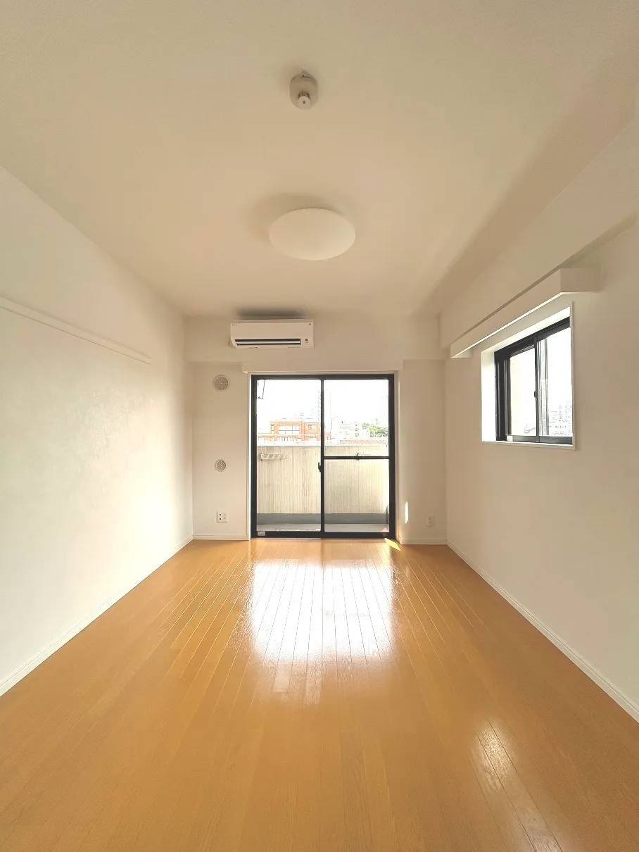 Prospect Monzennakacho - Interior - ["Building", "Window", "Fixture"]