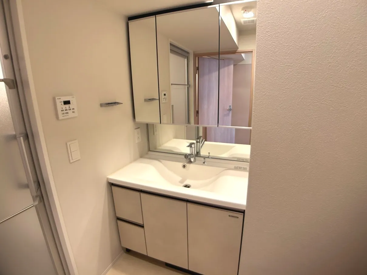 Lefon Progres Shimura Sakaue - Interior - ["Flooring", "Floor", "Interior design"]