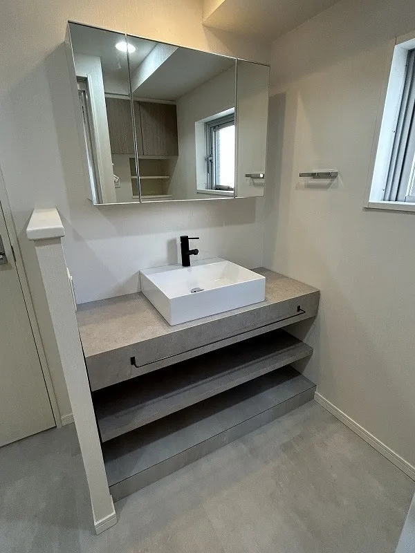 Doue Ginza East II - Interior - ["Bathroom Sink", "Flooring", "Plumbing fixture"]