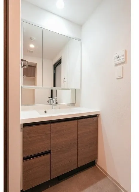 Comforia Liv Nagafukucho - Interior - ["Bathroom Sink", "Flooring", "Bathroom cabinet"]