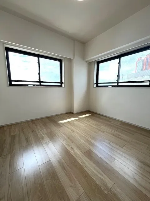 Stella Maison Sangenjaya - Interior - ["Flooring", "Wood", "Wood flooring"]