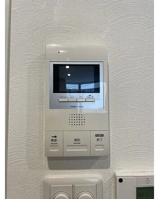Qu4ttro Arca Kudan (Quatro Arca 9th Dan) - Interior - ["Grey", "Gadget", "Communication Device"]