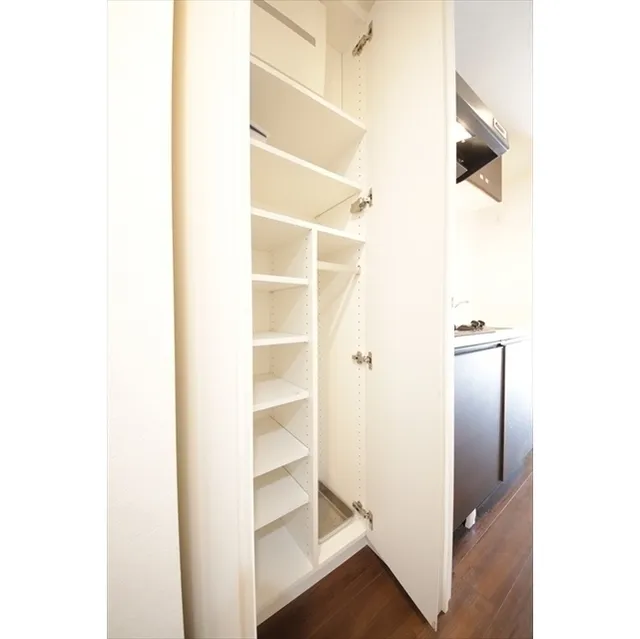 Harmony Residence Shinjuku Yotsuya - Interior - ["Shelf", "Cabinetry", "Fixture"]