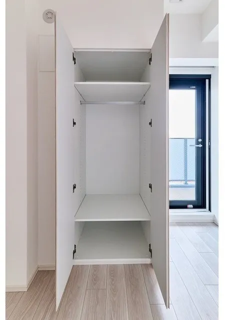 Comforia Liv Monzen-Nakacho East - Interior - ["Wood", "Flooring", "Floor"]