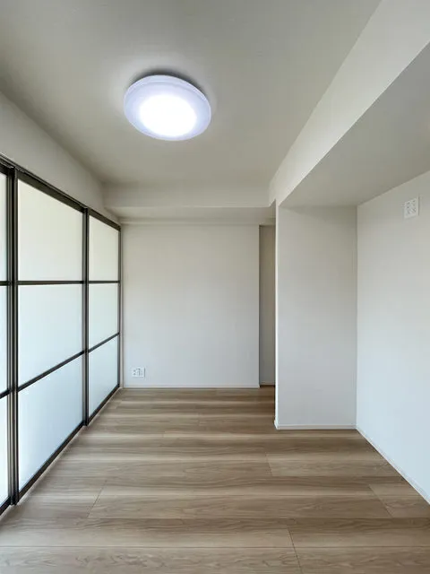 Geoent Asakusa Kaminarimon - Interior - ["Building", "Fixture", "Window"]