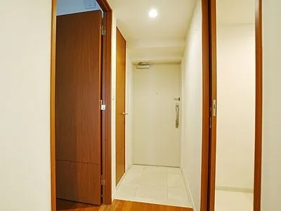 Premier Knotty Yutenji - Interior - ["Room", "Property", "Door"]