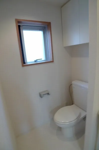 Storia - Interior - ["Wood", "Toilet seat", "Flooring"]