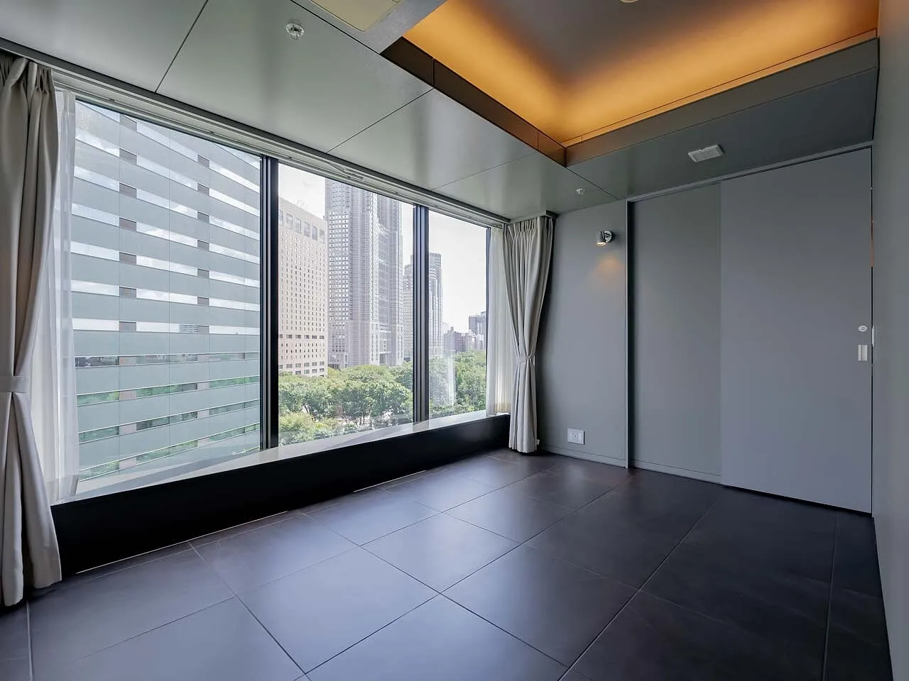Central Park Tower La Tour Shinjuku - Interior - ["Building", "Window", "Fixture"]