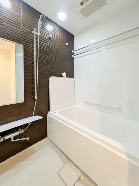 Comforia Liv Hirai MUTIO - Interior - ["Flooring", "Plumbing fixture", "Floor"]