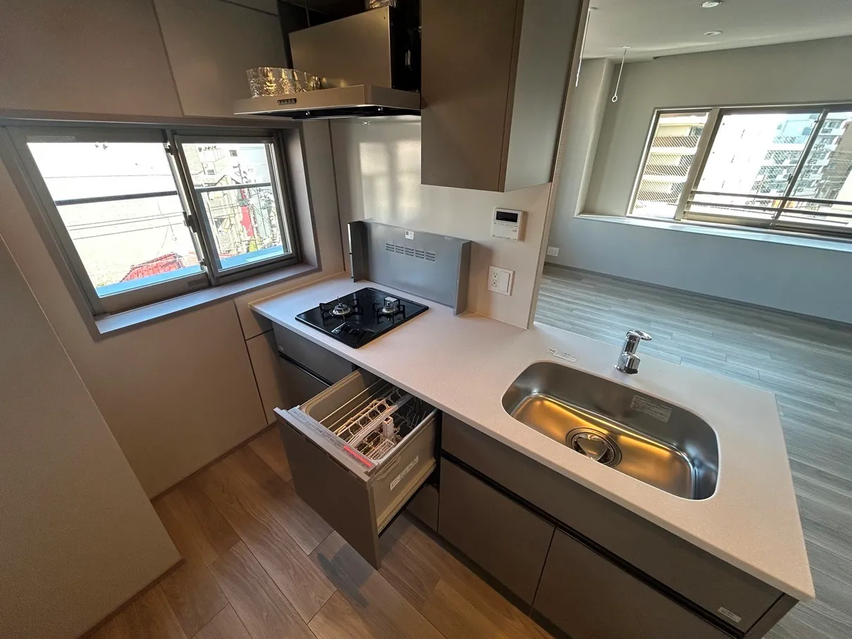 Branchiesta Ekoda - Interior - ["Kitchen", "Kitchen Sink", "Countertop"]
