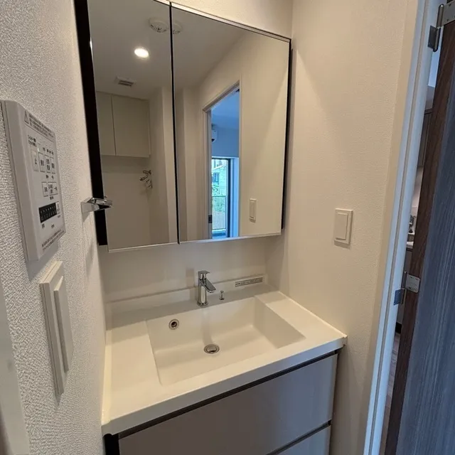 Park Axis Bunkyo Hongo - Interior - ["Bathroom Sink", "Bathroom cabinet", "Plumbing fixture"]