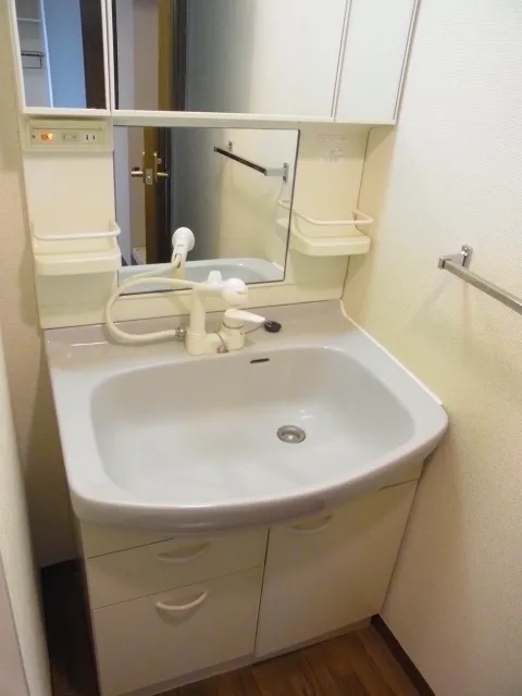 GRACE Omori - Interior - ["Flooring", "Plumbing fixture", "Floor"]