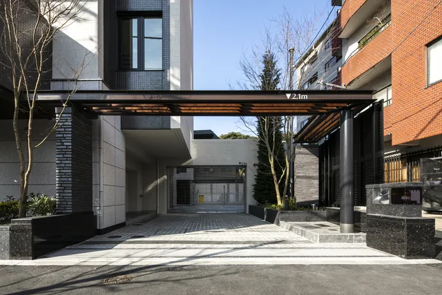 Prime Garden Nishiazabu - Exterior - ["Plant", "Window", "Building"]