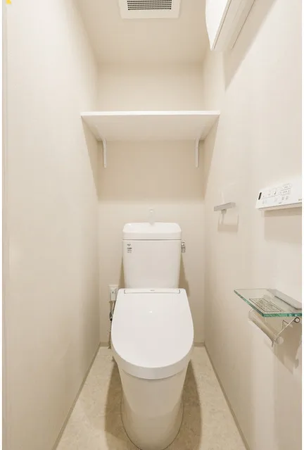 Comforia Togoshi Koen - Interior - ["Toilet seat", "Toilet", "Plumbing fixture"]