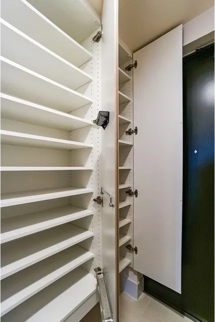 Due Machiya - Interior - ["Fixture", "Wood", "Automotive exterior"]