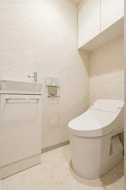 Comforia Liv Bunkyo Gokokuji - Interior - ["Flooring", "Plumbing fixture", "Toilet seat"]