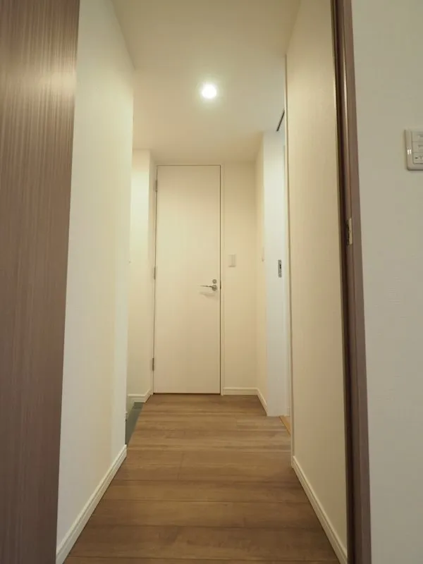 Asyl Court Shinkoenji - Interior - ["Fixture", "Wood", "Door"]