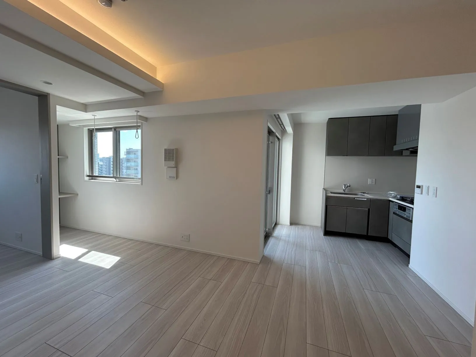 Branchiesta Ueno - Interior - ["Floor", "Flooring", "Apartment"]