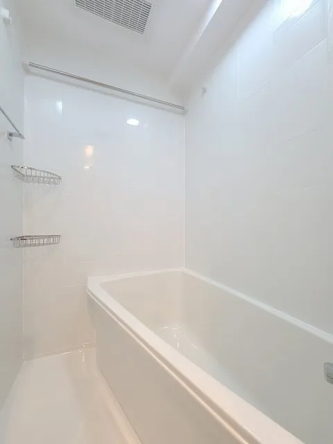 Comforia Higashioi I - Interior - ["Bathtub", "Plumbing fixture", "Building"]