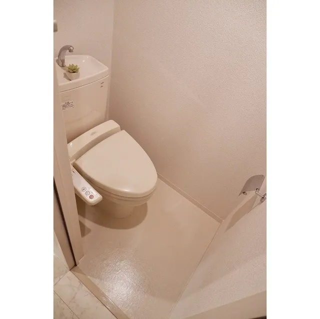 Laxrass Azabu-Juban - Interior - ["Toilet seat", "Property", "Floor"]