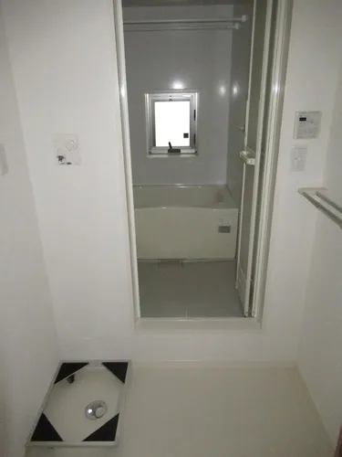 Idea Minami Aoyama - Interior - ["Flooring", "Floor", "Bathroom"]