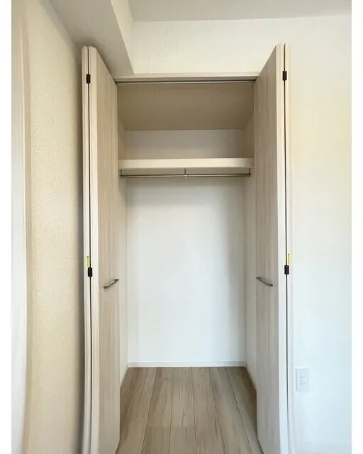 Due Oku - Interior - ["Flooring", "Wood", "Floor"]