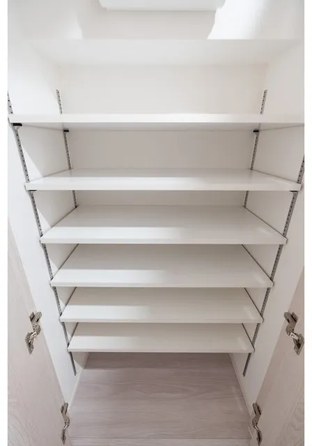 Comforia Takenotsuka East - Interior - ["Wood", "Shelving", "Flooring"]