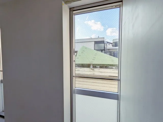 Faret Yoyogi Uehara - Interior - ["Building", "Window blind", "Shade"]