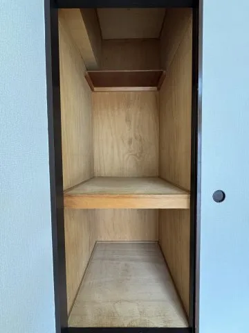 Parkside Minamioi - Interior - ["Wood", "Shelving", "Wood stain"]