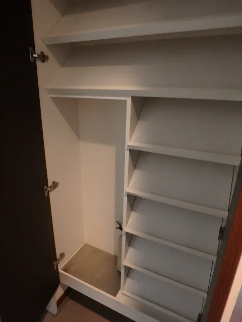 Acty Shiodome - Interior - ["Wood", "Shelving", "Shelf"]
