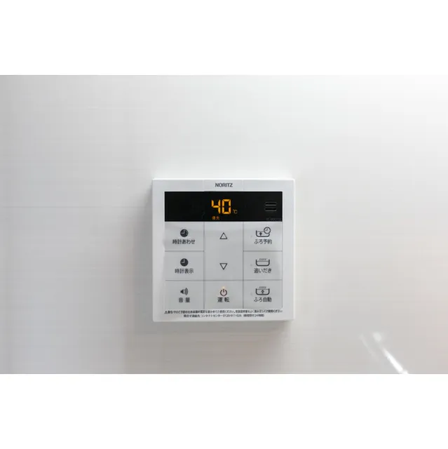 Demes Kiba - Interior - ["Thermostat", "Clock", "Gadget"]