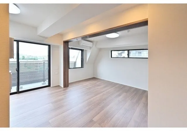 Comfortia Liv Komagome Nishigahara - Interior - ["Flooring", "Wood", "Ceiling"]