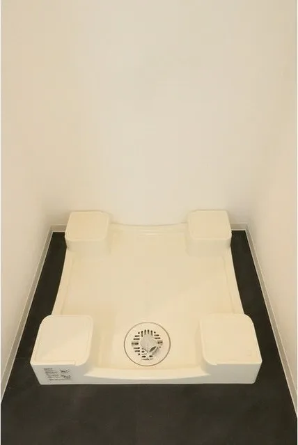 JP Noie Ebisu West - Interior - ["Rectangle", "Table", "Automotive design"]